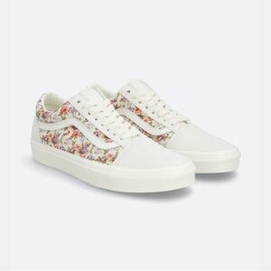Floral Vans Sneakers 🌺